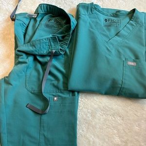 Mens XS Figs Scrub Set in Marine.